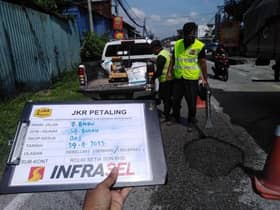 Infrasel turap jalan rosak di Sungai Buloh, baiki bahu Jalan Bukit Bangkong Timur