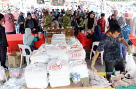 Jualan murah DUN Sungai Tua buka awal, 300 pengunjung beratur sejak 8.45 pagi