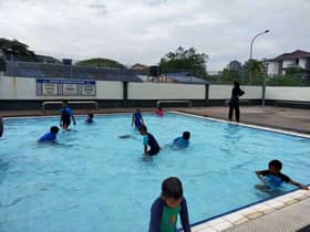 MPS sedia jurulatih renang percuma untuk kanak-kanak di Kompleks Renang Sri Siantan