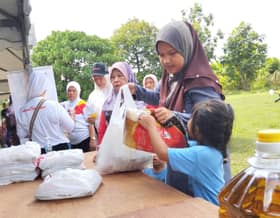500 ekor ayam habis dijual di jualan murah DUN Gombak Setia