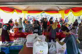 Jualan murah terus dinanti penduduk, ayam dan daging paling laris
