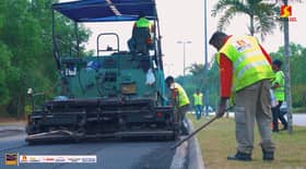 Kerja turap jalan besar-besaran diteruskan di Cyberjaya, Klang