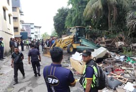 MBSJ pergiat roboh struktur tambahan haram di kawasan komersial, perumahan