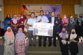 Usahawan tekad tingkat mutu perkhidmatan selepas terima bantuan alat niaga