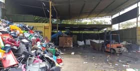 MPK kompaun kilang plastik terpakai, premis cuci kereta operasi tanpa lesen