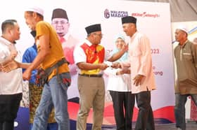 2,500 pesawah DUN Sungai Burong terjejas terima bantuan RM500