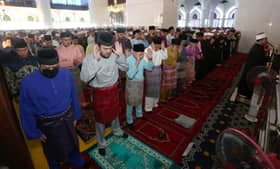 Tengku Amir Shah berkenan solat sunat Aidiladha bersama rakyat