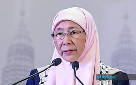 Dr Wan Azizah advises young people to exercise their right to vote