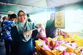 60 Kolej Komuniti Miri students receive Rahmah food baskets