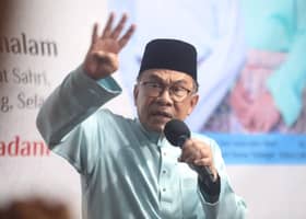 I'll release proof of Felda settlers' debt waiver, Anwar tells Muhyiddin