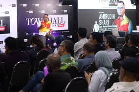 MB kongsi pengalaman, jawab lebih 10 soalan dalam Town Hall rakyat