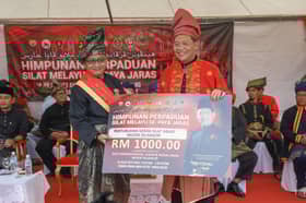 Guna wang sumbangan Kerajaan Negeri beli alat memanah