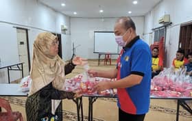 Sukarelawan Hulu Kelang santuni asnaf, agih 200 kg daging korban