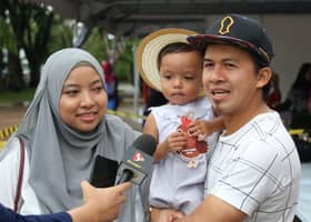 Suami isteri teruja pertama kali berbelanja di jualan murah PKPS