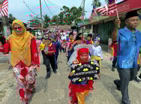Murid SRA berarak keliling kampung, semarakkan Bulan Kebangsaan