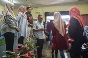 Warga Gombak Setia terima baucar halal, insentif haji, dana sambung pengajian