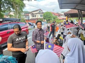 Wakil rakyat Kota Anggerik edar Jalur Gemilang, semarak semangat patriotik