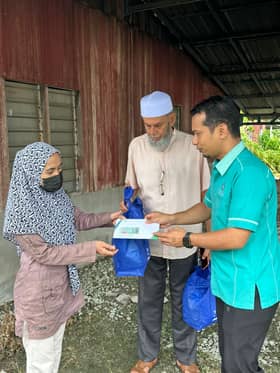 Yide ziarah dua keluarga terjejas kebakaran, hulur RM500, pek barangan asas