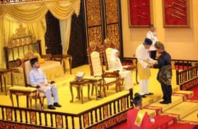 பாப்பாராய்டு உள்பட 10 பேர் சிலாங்கூர் ஆட்சிக்குழு உறுப்பினர்களாக பதவியேற்றனர்.