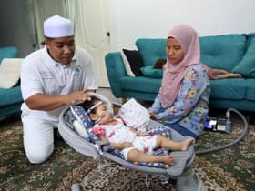 Keluarga bayi hidap penyakit genetik syukur terima alat bantuan pernafasan