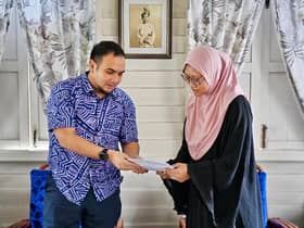 Elmina plane crash: Two victims' next-of-kin receive donation from PM