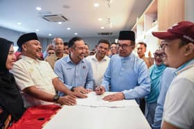 Gaji penjawat awam naik sedikit dalam belanjawan Oktober