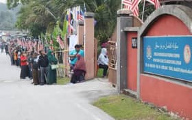 சிலாங்கூர் உள்ளிட்ட ஆறு மாநிலங்களில் இன்று காலை 8.00 மணிக்கு வாக்களிப்பு ஆரம்பம்