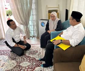 King makes personal donation to wife of Elmina plane crash victim