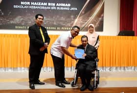 MB sampaikan anugerah khidmat cemerlang, harap warga pendidik terus bersemangat