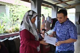 PM'S political secretary visits Elmina plane crash victims next-of-kin