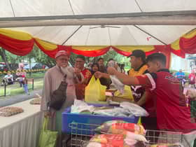 Hari bertemu pelanggan jadi pusat sehenti, ada jualan murah, kaunter zakat