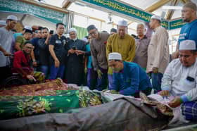 Remains of six family members laid to rest in Parit Jawa