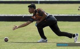 Izzat, Alyani mara ke separuh akhir kejohanan boling padang di Australia