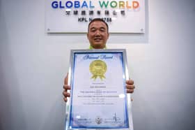 Pemandu pelancong diiktiraf Malaysia Book of Records selepas lawat 195 negara