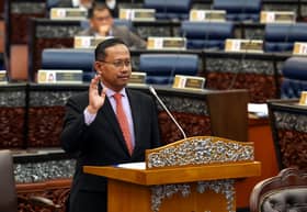 Suhaizan takes oath as Pulai MP