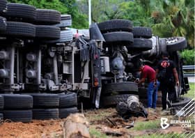 Lesen pengendali syarikat lori langgar 14 kenderaan digantung