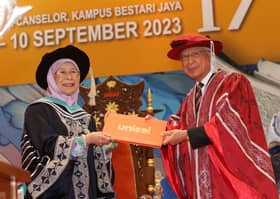 1,306 graduan dirai pada istiadat konvokesyen Unisel, Wan Azizah terima anugerah khas