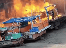 Fire engulfs wooden homes, boats off Pulau Ketam