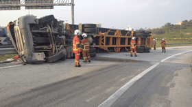 Pemandu parah, treler dipandu terbabas di Lebuhraya Guthrie