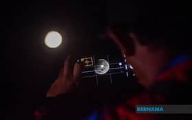 Visitors get to watch Saturn, Jupiter, partial lunar eclipse at National Planetarium