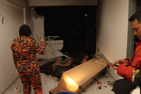 Lelaki melecur, 12 motosikal rosak dihempap runtuhan dinding