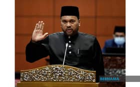 Opposition MP declares support for Anwar, will remain in party