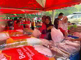 Pesara manfaatkan jualan murah sejak tahun lepas beli keperluan asas