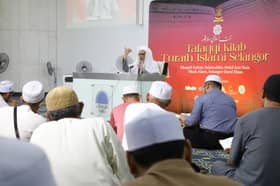 Majlis talaqqi kitab kupas kepentingan cari ilmu, pedoman hidup umat