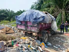 Banteras pembuangan sampah haram, MPKL sita lori sampah, jentera pengorek