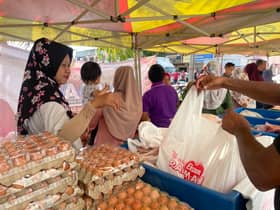 Orang ramai teruja jualan murah bantu jimat perbelanjaan harian