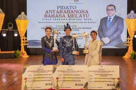 Peserta Uzbekistan johan Pidato Antarabangsa Bahasa Melayu