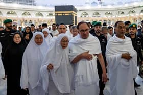 Anwar, Wan Azizah perform umrah, pray for peace in Palestine