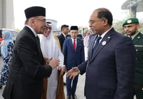 Anwar arrives in Riyadh to attend OIC Extraordinary Summit