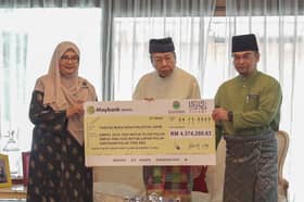 Sultan serah lebih RM4 juta sumbangan rakyat kepada Palestin